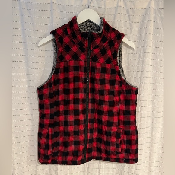 Reversible Red and Black Buffalo Plaid Sherpa Vest Size Medium - Picture 2 of 8